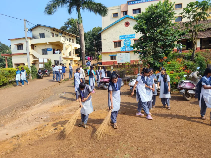दि न्यू इंग्लिश स्कूल’मध्ये गांधी जयंतीनिमित्त स्वच्छता अभियान उत्साहात